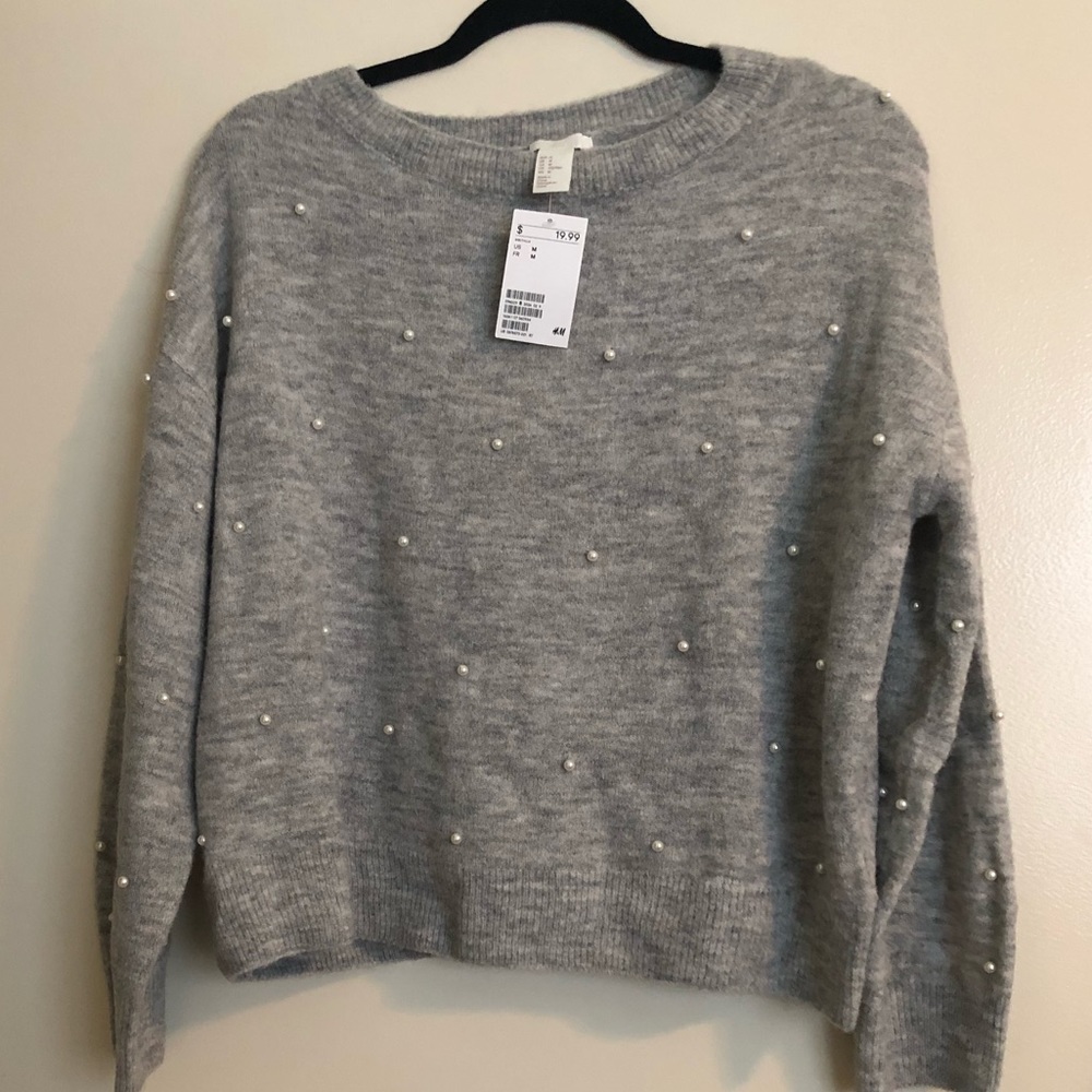Gray long sleeve sweater with pearls